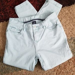 Light washed mint green, ankle pant